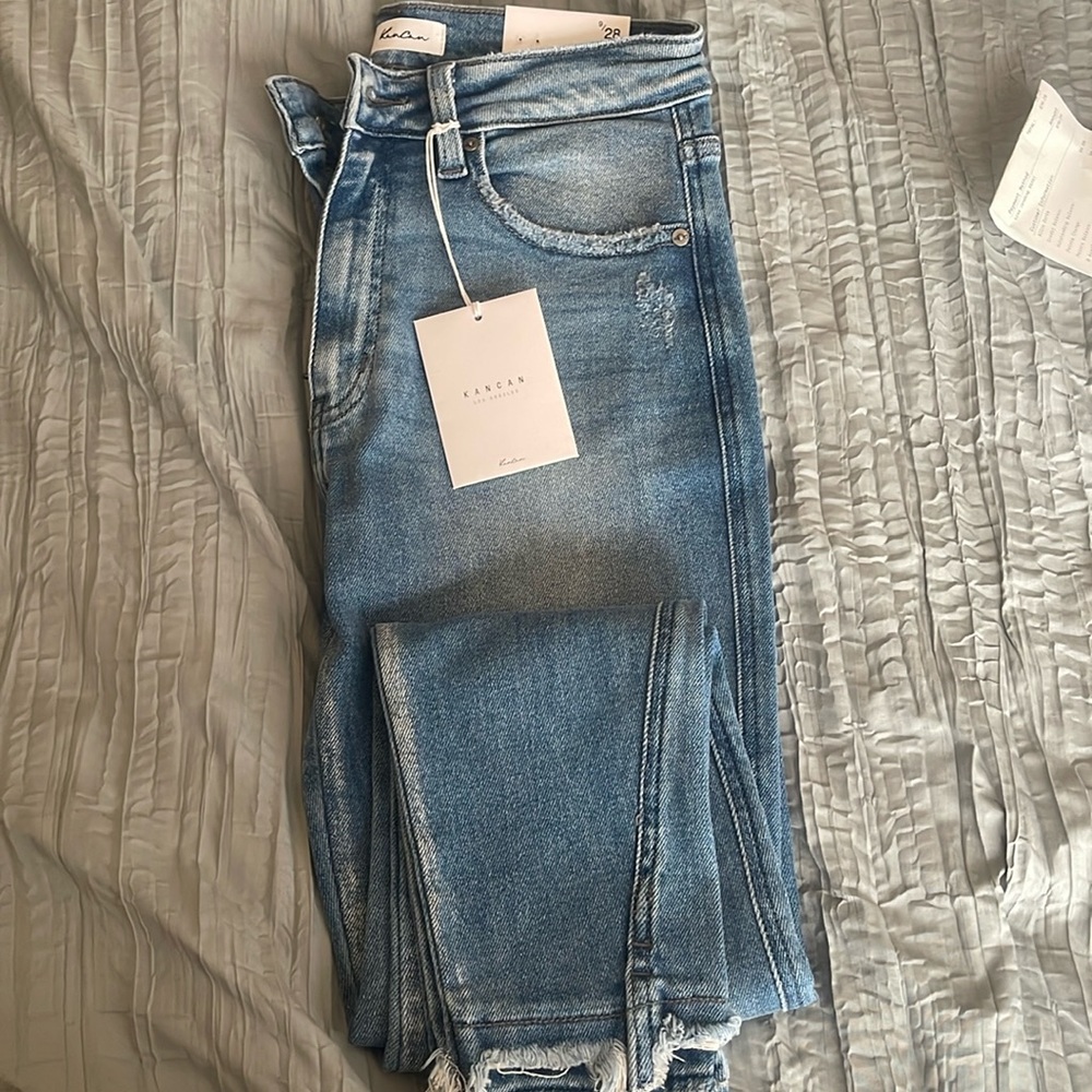 Kancan size 9 light wash distressed jeans